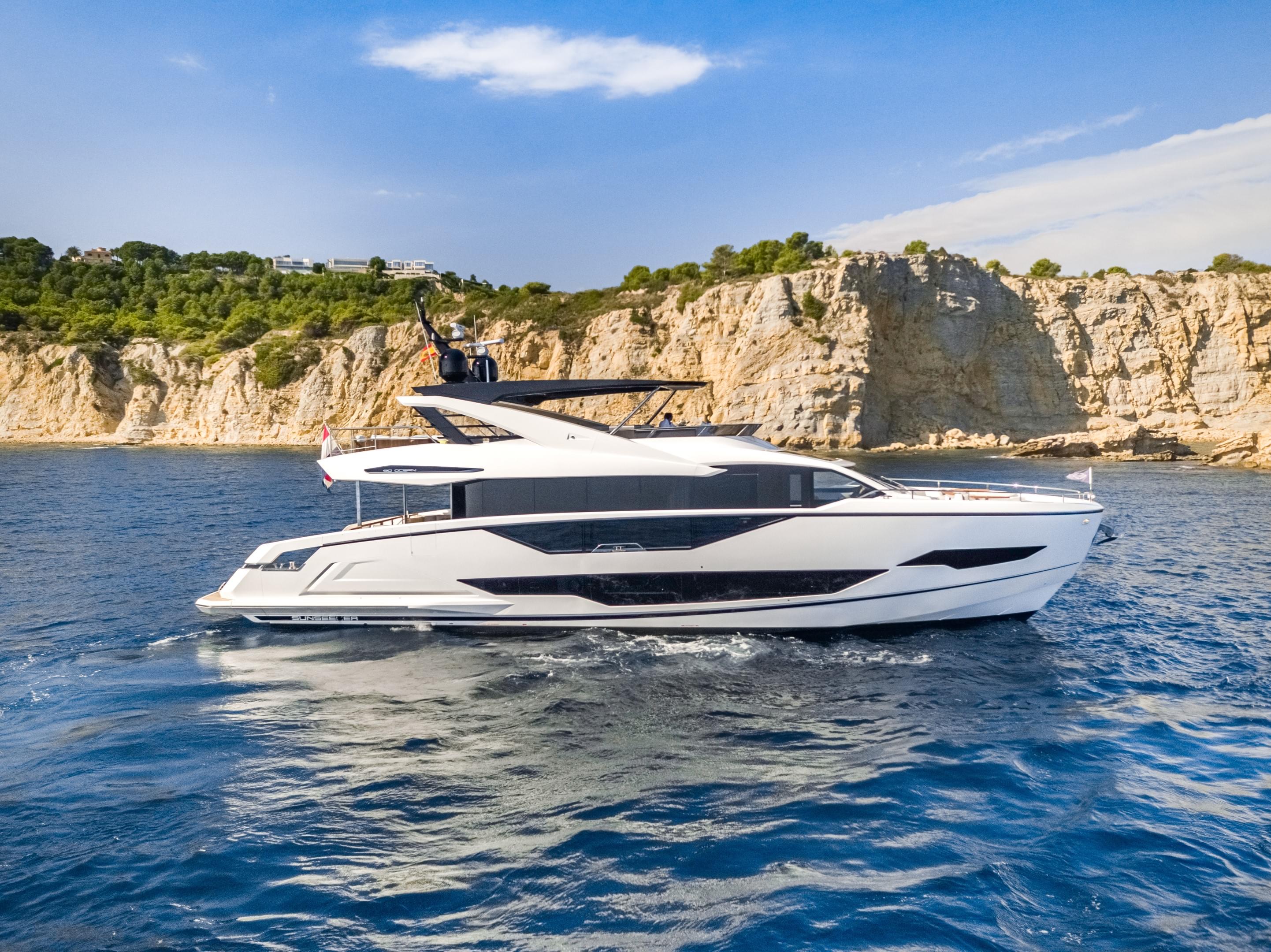 100 Yacht