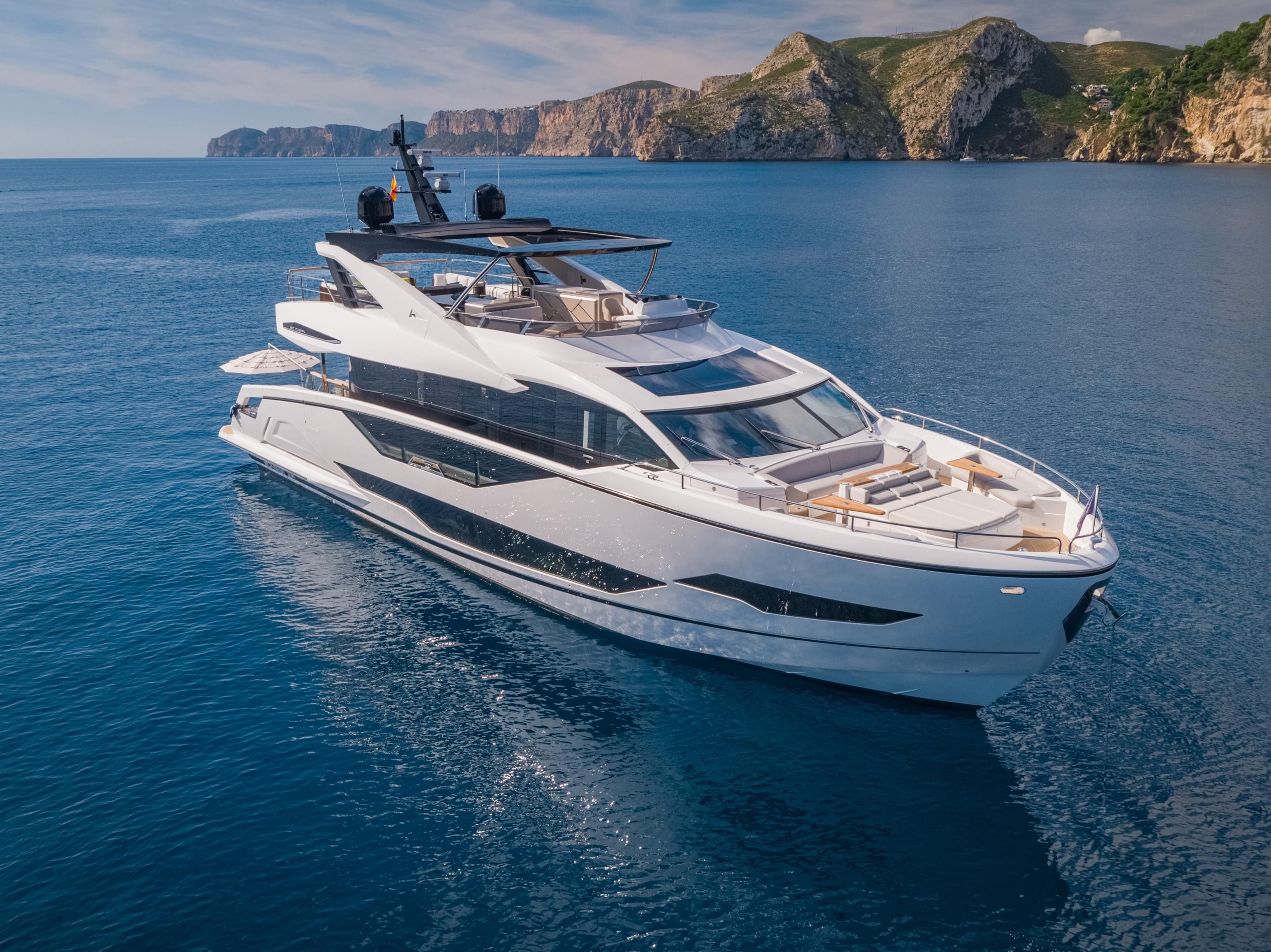 100 Yacht